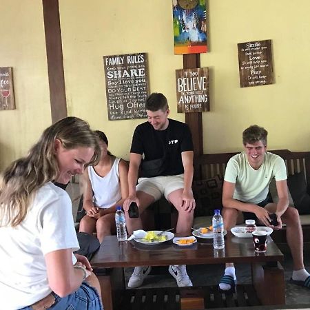 A-Manta Homestay Лабуан Баджо Екстериор снимка