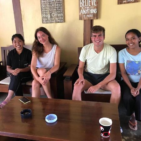 A-Manta Homestay Лабуан Баджо Екстериор снимка